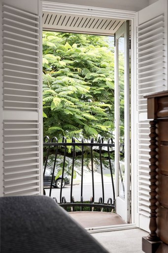 Balcony 2, Charming 2-bed Terrace in Prestigious Ascot, Ascot