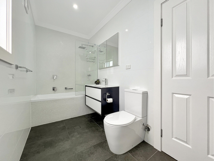 Bathroom 3, 3-bed Coastal Haven With Alfresco Dining & BBQ, Lake Macquarie - East