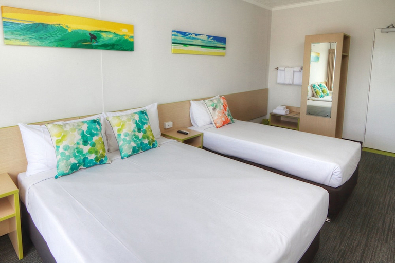 Bedroom 2, Palm Beach Hotel, Gold Coast