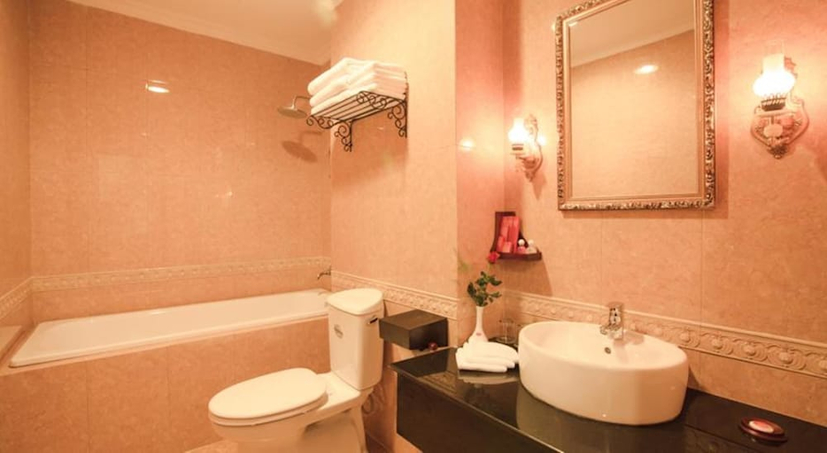 Bathroom 3, Den Long Do Hotel & Restaurant, Nha Trang