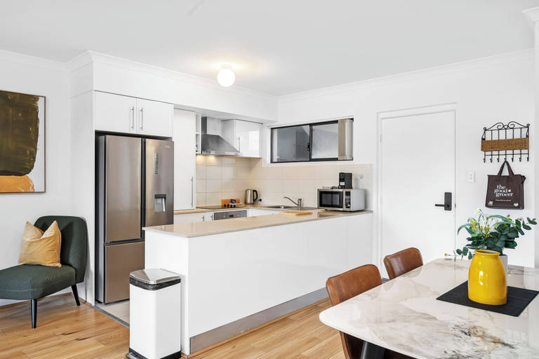 Room 3, Stylish 2BR With Wi-fi 100 Mbps TV big 75 Inch, Perth