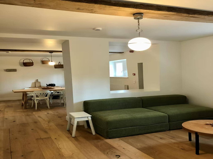 4, bedroom cottage with park and deer park, Namur