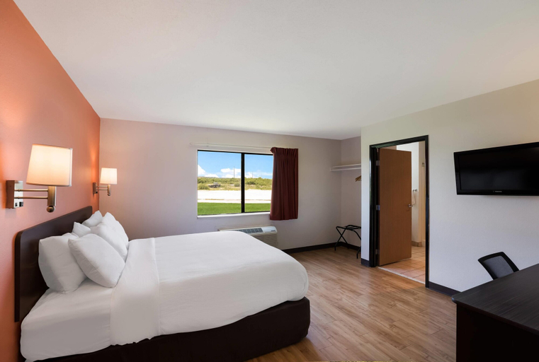 Bedroom 2, Quality Inn & Suites Junction, Kimble