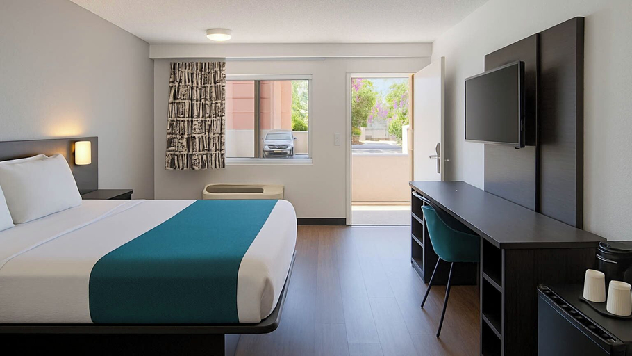 Bedroom 3, Motel 6 Anaheim Maingate, Orange