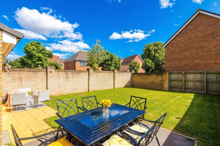Outdoor dining, 15 Clover Drive, Manchester