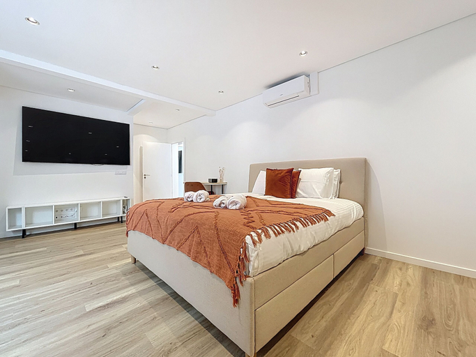 Room 4, Breeze House 2 by Atlantic Holiday, Santa Cruz