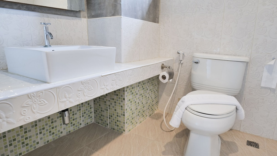 Bathroom 3, B2 Chiang Rai Phahonyothin Boutique & Budget Hotel, Muang Chiang Rai