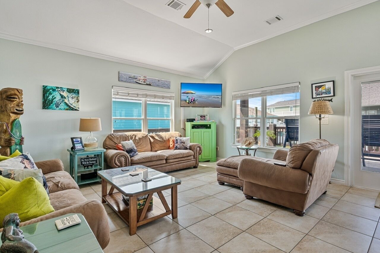 Living area 5, Outlaw's Inn 3 Bedroom Home, Galveston