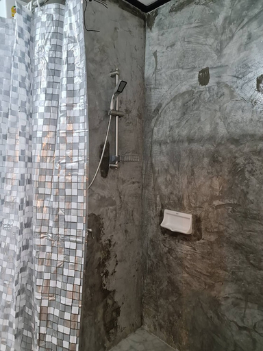 Bathroom 3, Mookboonchu Guesthouse, Kantrang