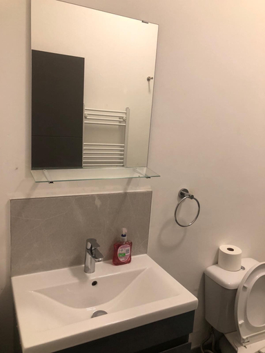 Bathroom 5, Green Lodge, Sefton