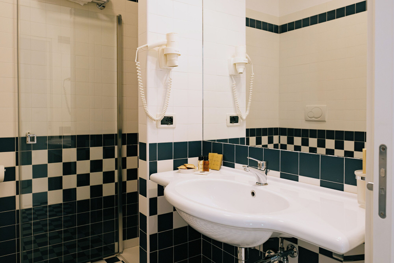 Bathroom 5, Hotel & Resort Gallia, Venezia