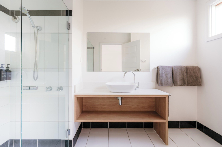 Bathroom 4, Hideaway on George, Launceston - Pt B