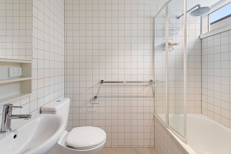 Bathroom 2, Convenient Bayside Living at the Edge of the City, Melbourne