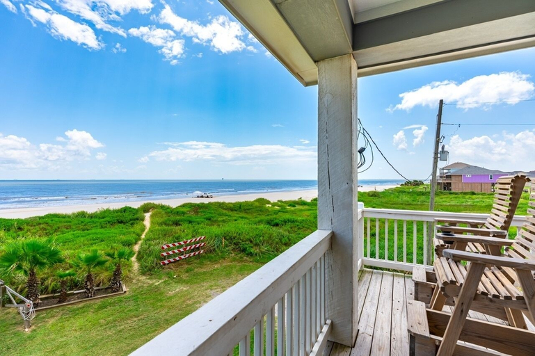 Property grounds 4, Deja Blue 2 3 Bedroom Home, Galveston