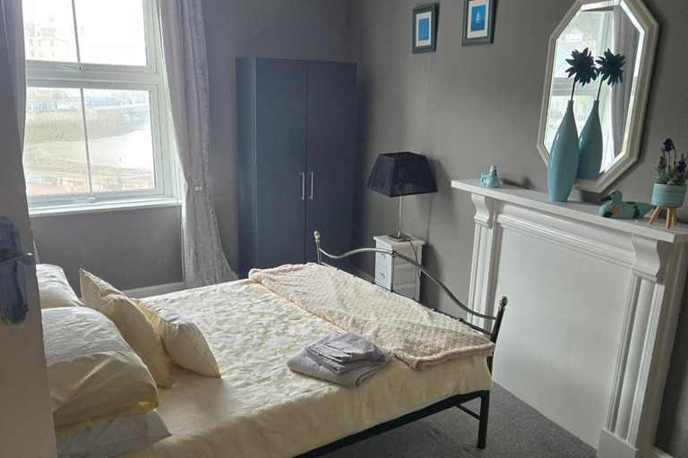 Room 2, Seaview 2 Double bed Apartment 2nd Floor, Conwy