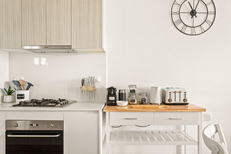 Kitchen 3, Coastal 2-Bed Apartment near Beach, Sydney