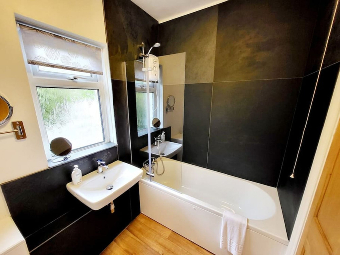 Room 5, 8 Duke Street in Cornwall, Cornwall