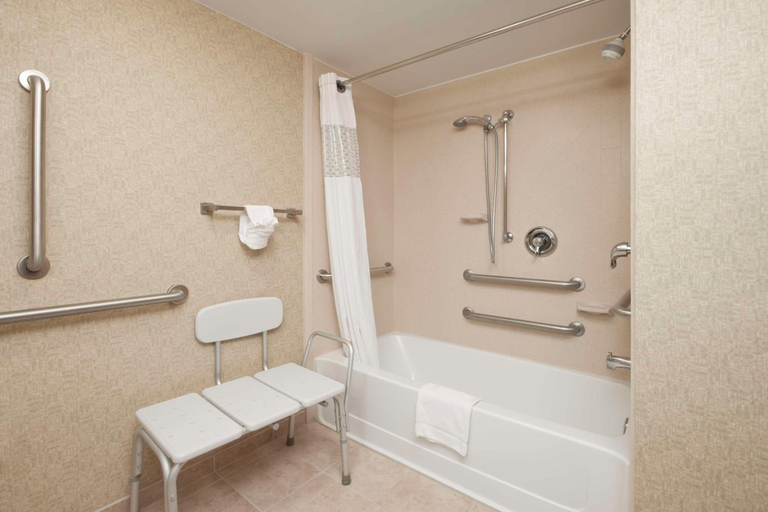 Bathroom 4, Hampton Inn Indianapolis-N.E./Castleton, Indianapolis