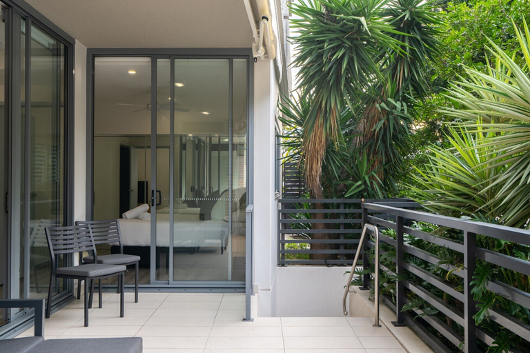 Balcony 3, Best Location 2-bed With Gym, Pool 7-min From CBD, Spring Hill