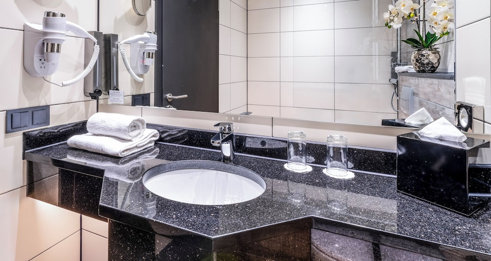 Bathroom 3, PLAZA Premium Grand Winston, Rijswijk