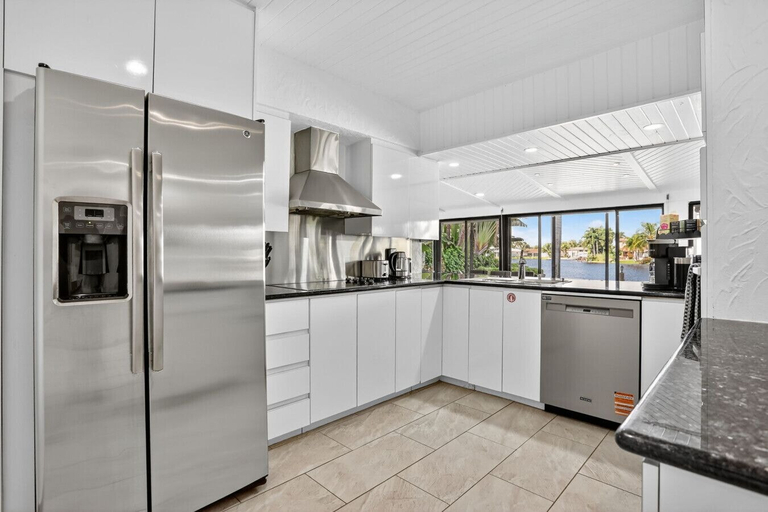 Private kitchen, Siena Villas in Pompano Beach, Broward
