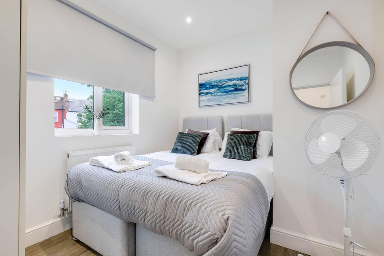 Room 2, West Hendon Apt with Parking 03, London