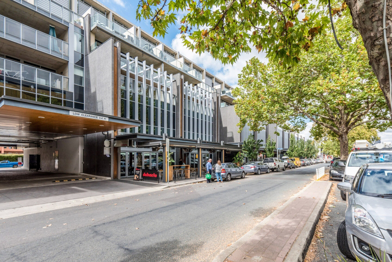 Exterior 3, Unwind in Elegance: Your Perfect Braddon Apartment, Canberra