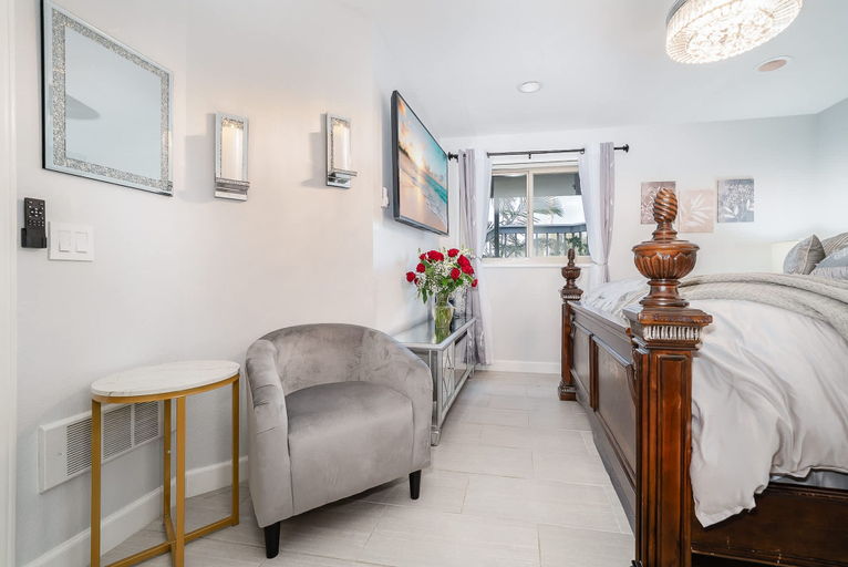 Room 4, Luxury Oceanfront Condo With Private Beach Access, San Diego