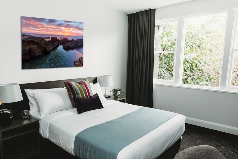 Bedroom 5, Coniston Hotel Wollongong, Wollongong - Inner