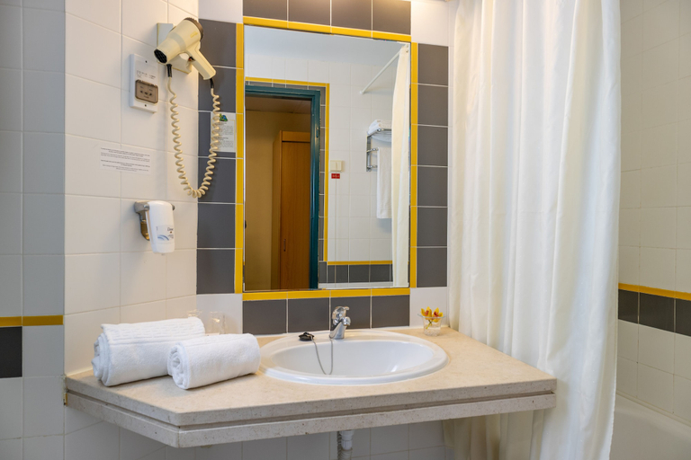 Bathroom 4, Flag Hotel Guimaraes Fafe, Fafe