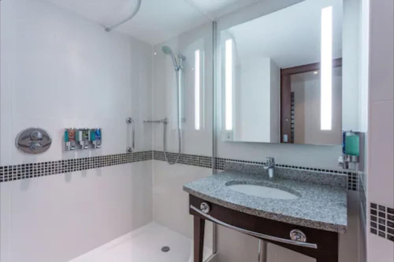 Bathroom, Tŷ Magor, Monmouthshire