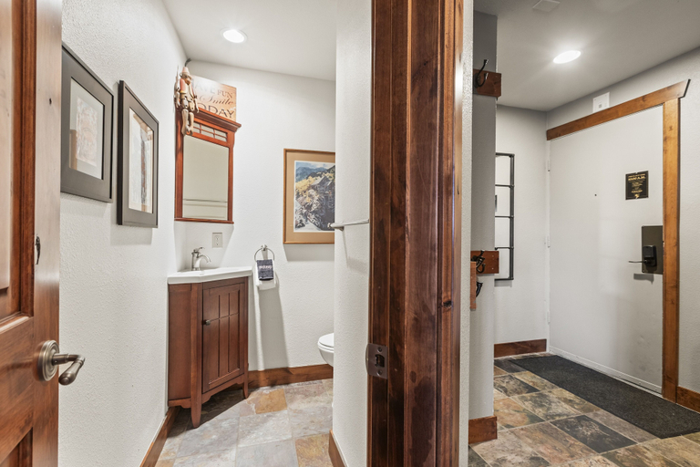 Bathroom 4, Snow Flower 123 3 Bedroom Condo, Summit