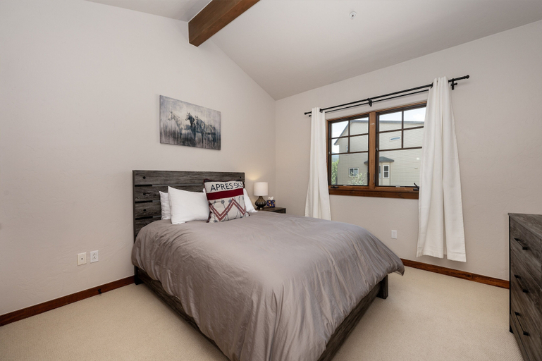 Room 2, Bear Trail 3 Bedroom Townhouse by RedAwning, Grand