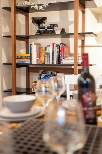In-room dining 2, Beautiful Cottage in the Cotswolds, Gloucestershire