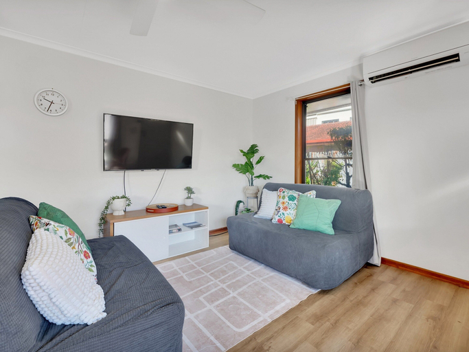 Living area 3, Tranquil 2-bed Townhouse Close to Beach, Redcliffe-Scarborough