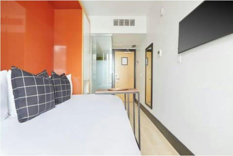 Bedroom 4, The Beverley Hotel, Toronto