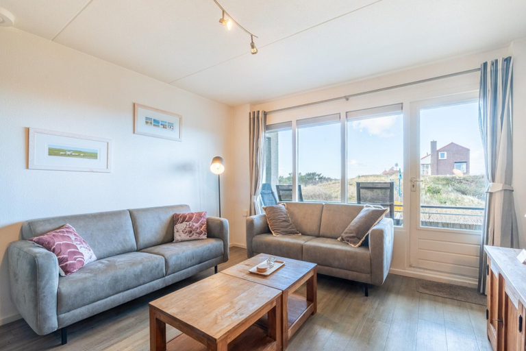 Living room 3, Comfortable 4-person Apartment With Terrace and View, Texel