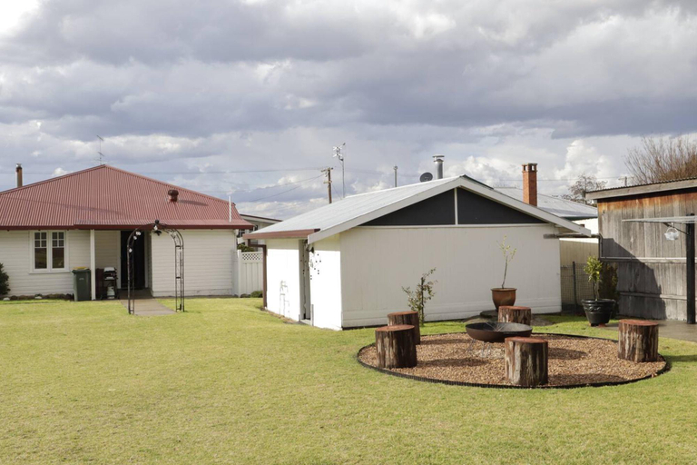 Garden 3, Homely 2-Bed Cottage Near Tenterfield Centre, Tenterfield