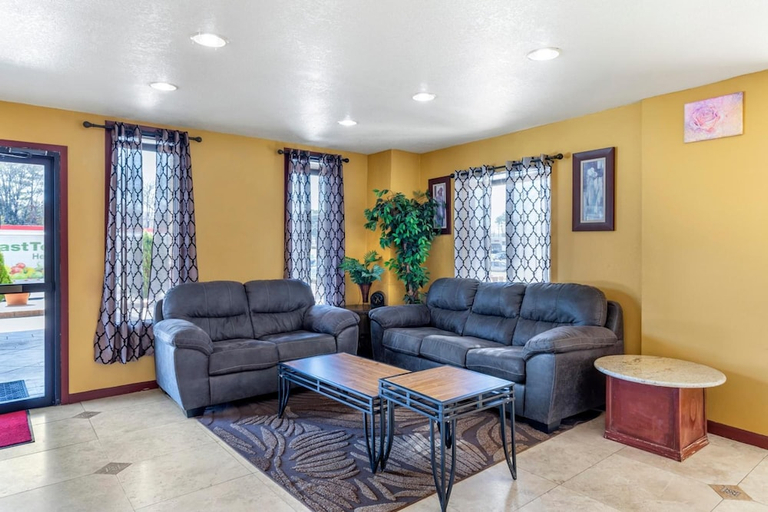 Public Area 2, Rose City Inn & Suites, Smith