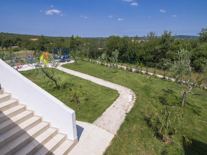 2, Spacious Rural Villa w pool, Labin
