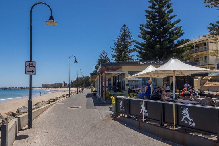Beach, Stylish 3-bed House Close to Attractions, Adelaide