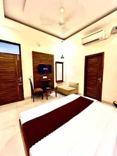 Room 2, Hotel Woodcrest, Sahibzada Ajit Singh Nagar