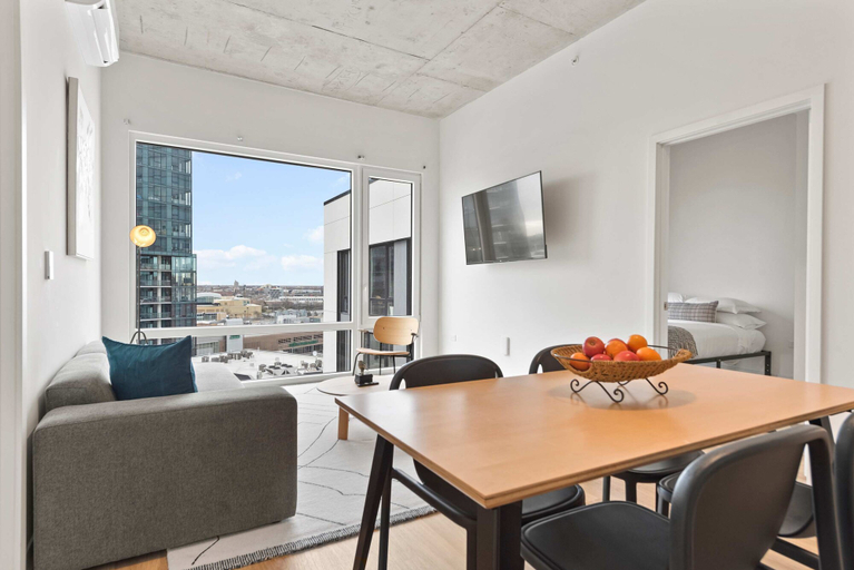 Room 5, Family-friendly 4BR in Lincoln Park Safe Area, Cook