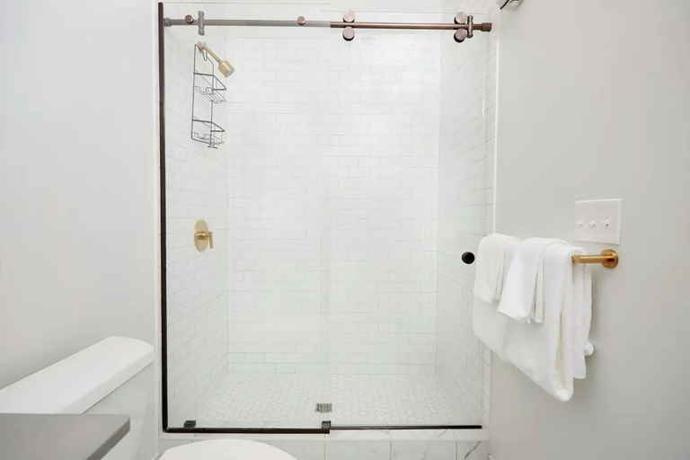 Bathroom 4, The Harlequin by AvantStay, Orleans