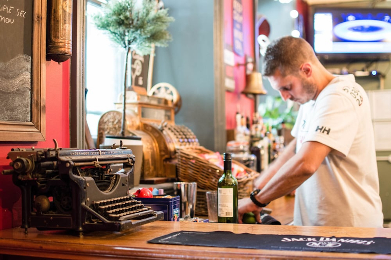 Food & Drinks 5, Palmers Lodge Swiss Cottage - Hostel, London