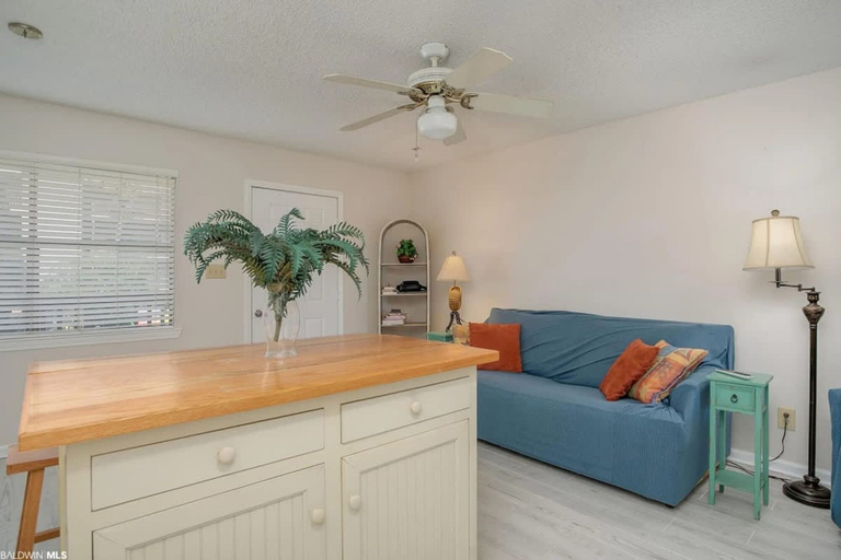 Room 2, Two Suns at The Beach - White Sand and Shopping, Escambia
