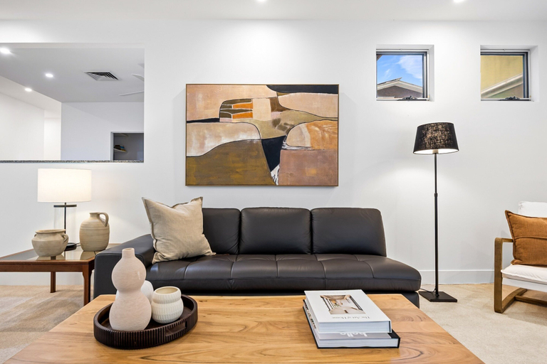 Living room 4, Spacious 3-bed Home With Patio Near Beach, Maroochy - Mooloolaba