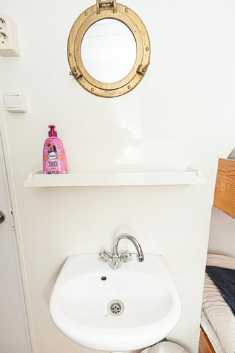 Bathroom 5, Amsterdam Hotelboat, Amsterdam