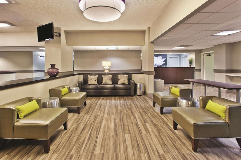 Public Area, La Quinta Inn & Suites by Wyndham Charleston Riverview, Charleston