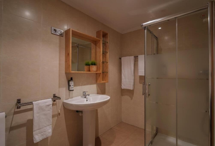 Bathroom 4, Spirit Apartamentos Atxuri, Vizcaya